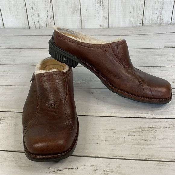 UGG Langford Brown Leather Shearling LIned Mule - Picture 14 of 14